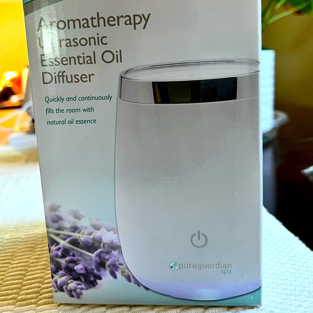 Ultrasonic essential oil diffuser